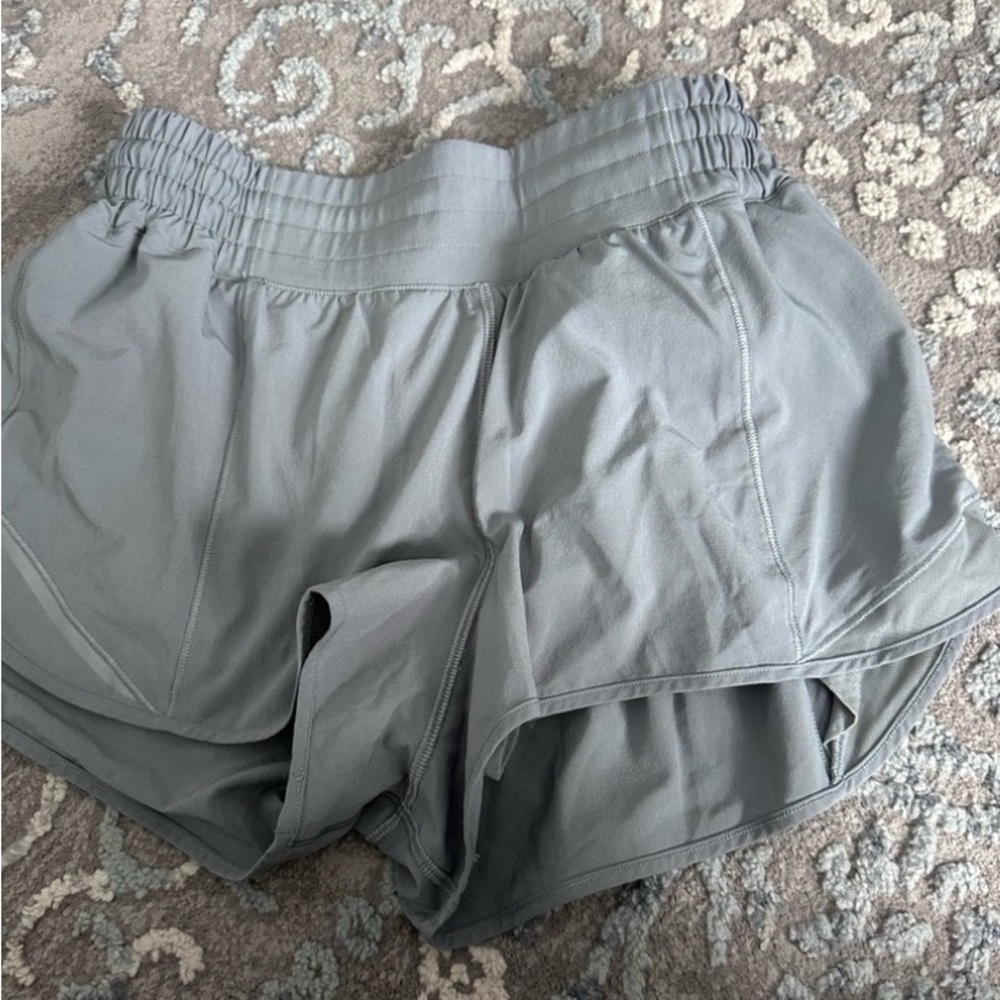 Lululemon 2.5” Hotty Hot High Rise Short